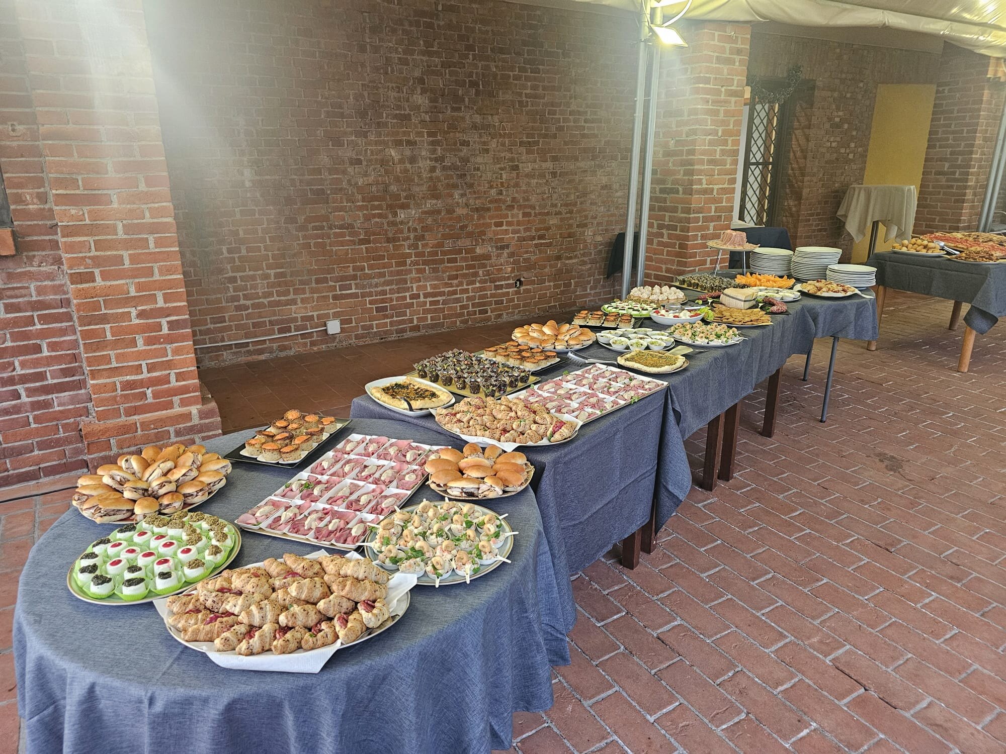 La sala dell'osteria della Cascina Oslera